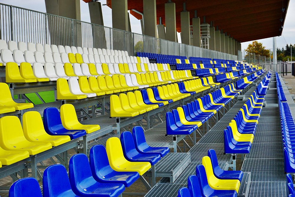 siedziska stadionowe - bogata kolorystyka