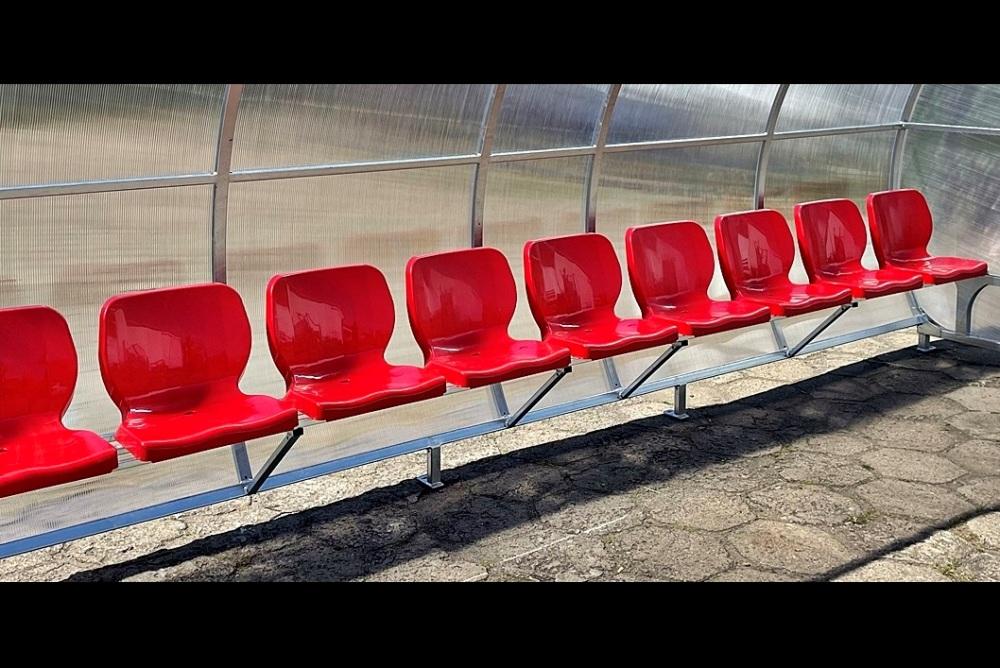 Krzeselka stadionowe WO-07 świetnie nadające się w ławkach rezerwowych