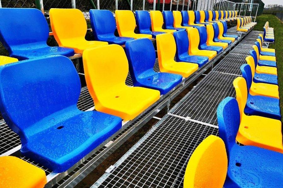 nowe konstrukcyjnie z profilowanym oparciem i siedziskiem krzesełka stadionowe 07 bezpośrednio od producenta poznań