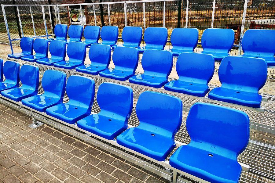 najwyższej jakości krzesełka stadionowe wykonane metodą wtrysku tworzywa do formy WO-07 