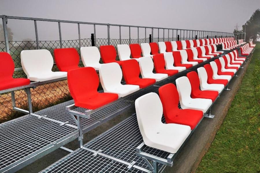 Trybuny piłkarskie z najlepszymi ergonomicznymi fotelikami - krzesełkami stadionowymi - wysokie oparcie 36 cm 
