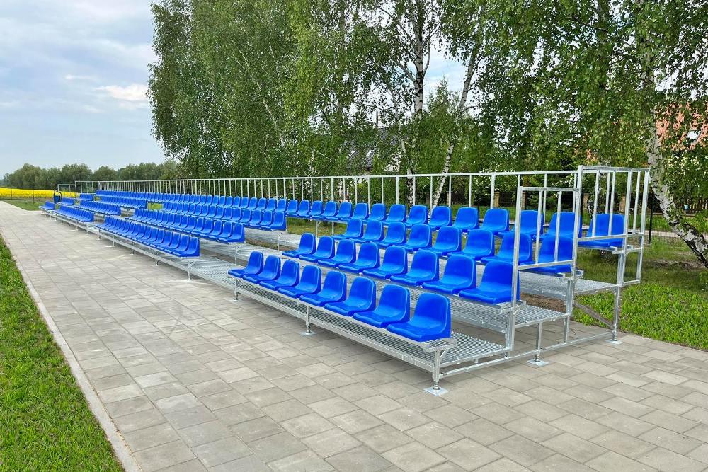 Trybuny sportowe z wandaloodpornymi krzesełkami stadionowymi WO-06