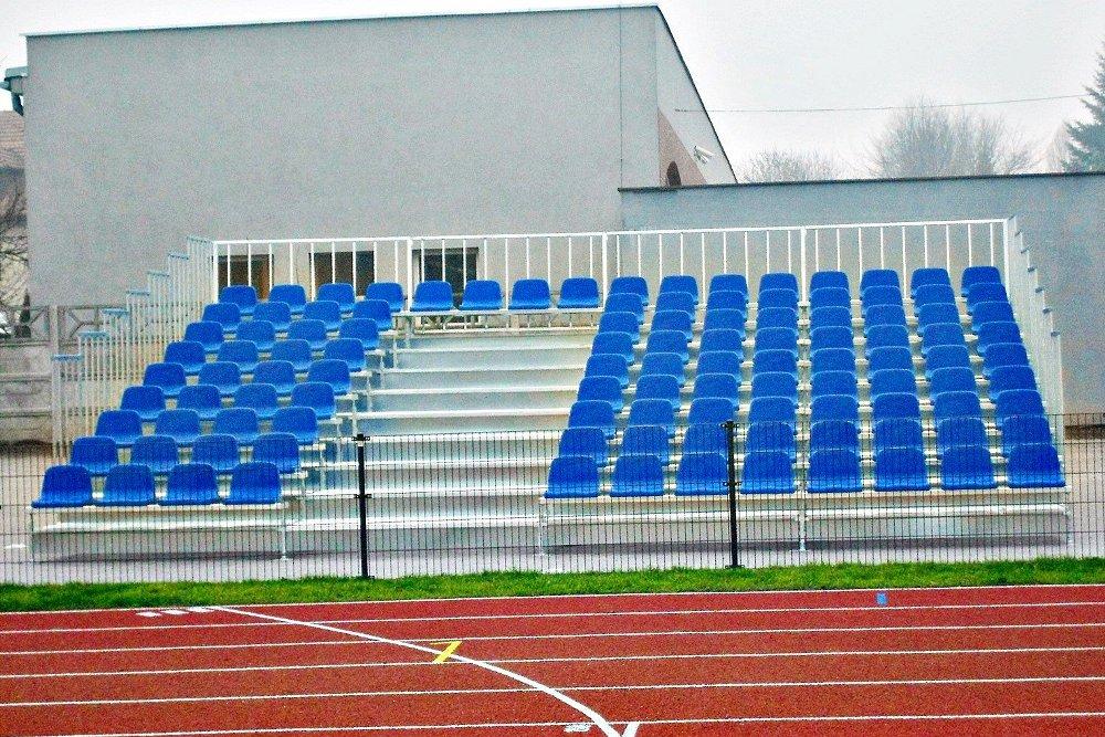 Zewnętrzne  trybuny stalowe ocynkowane wielorzędowe na boiska piłkarskie i stadiony 