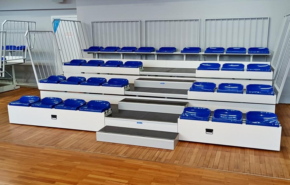 trybuna składana teleskopowo na hale sportowe z krzesłami typ NO-04 proStar